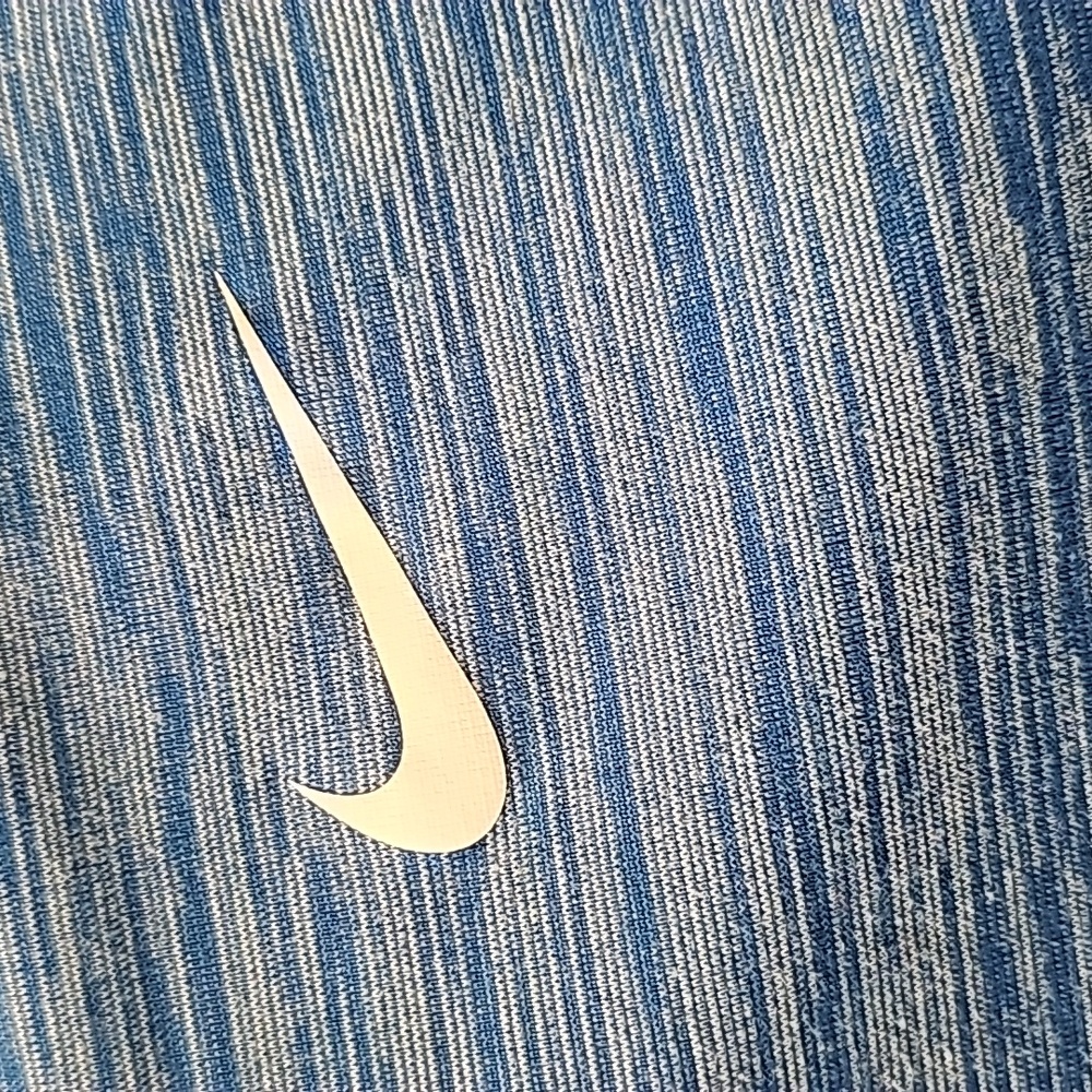 Nike tee - Picture 2 of 3